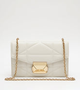 تشارلز آند كيث - حقيبة بلانش شيفرون بمقبض سلسلة - بيضاء