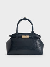 تشارلز آند كيث - حقيبة أوريليا بتصميم جلد التمساح مع لمسات معدنية - أسود