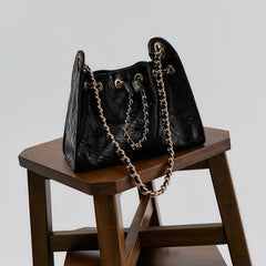 Duo Quilted Drawstring Bucket Bag | حقيبة باكت مبطنة برباط سحب «ديو»